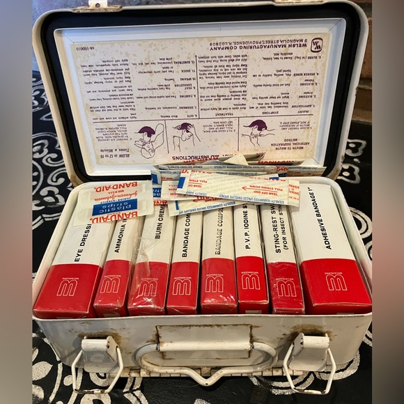 Antique First Aid Metal Case and Original Sealed Supplies Contents - Picture 6 of 12